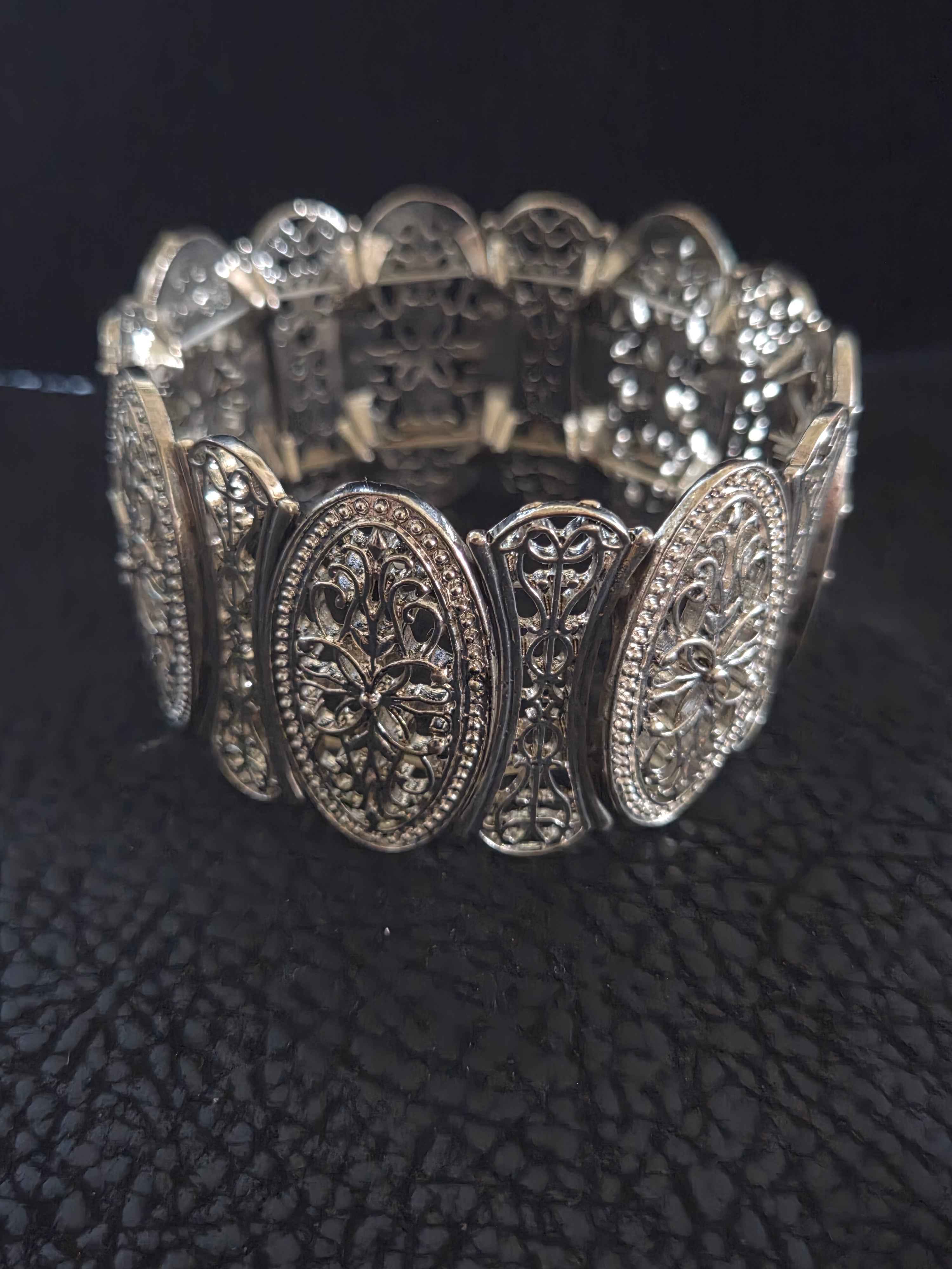 Vintage Filigree Stretch Bracelet – Easy On/Off, Intricate Design