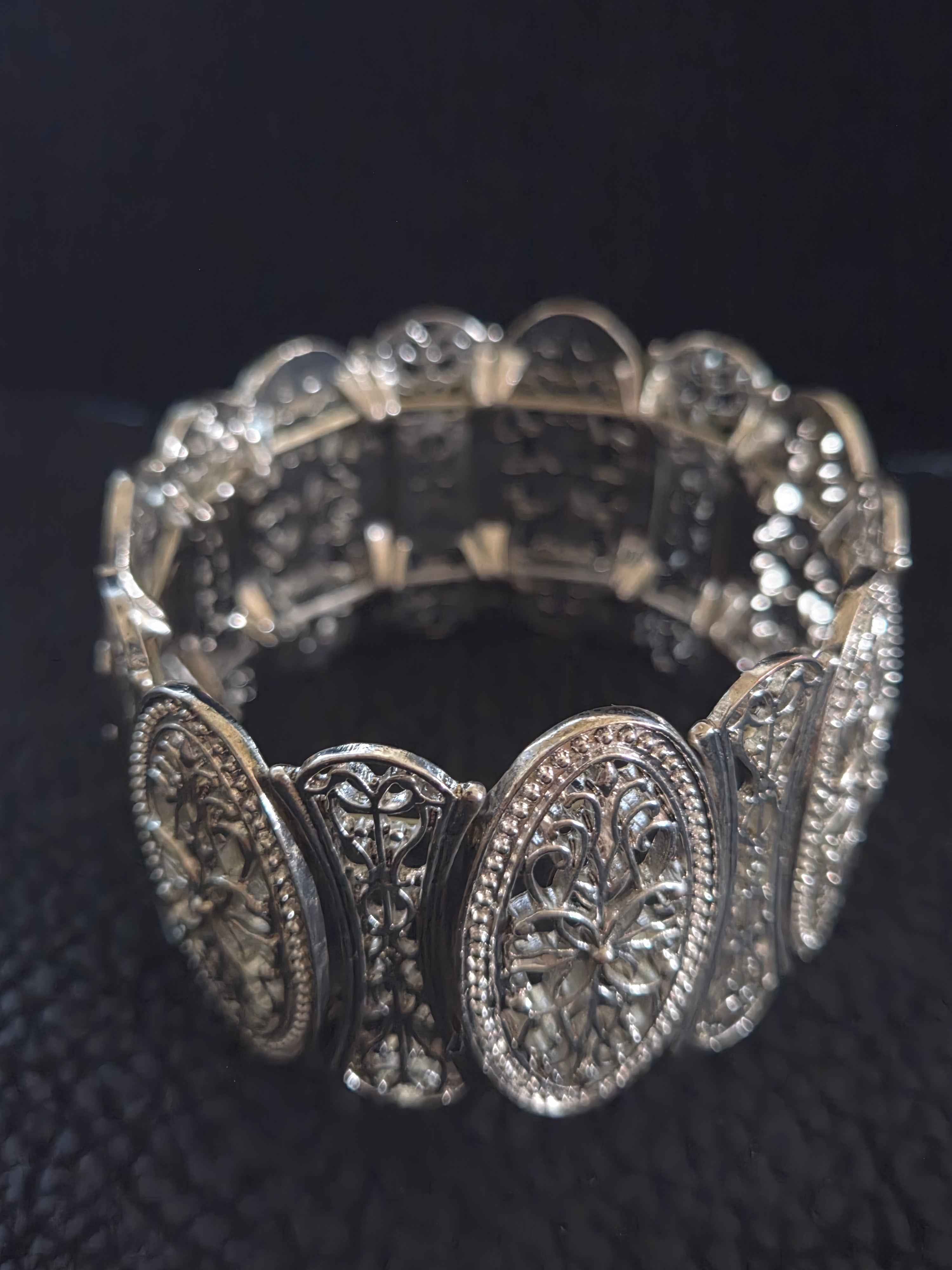 Vintage Filigree Stretch Bracelet – Easy On/Off, Intricate Design