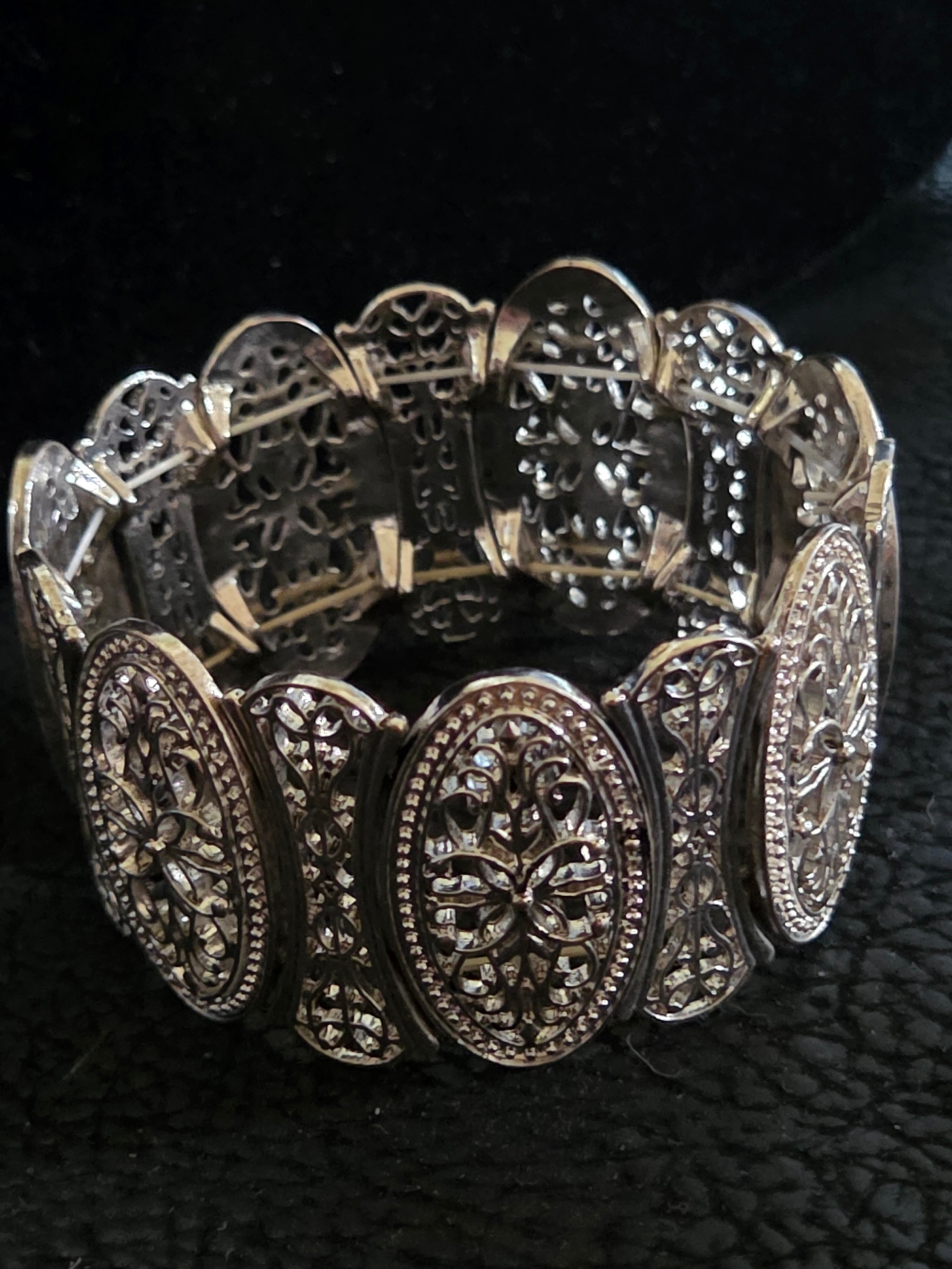 Vintage Filigree Stretch Bracelet – Easy On/Off, Intricate Design