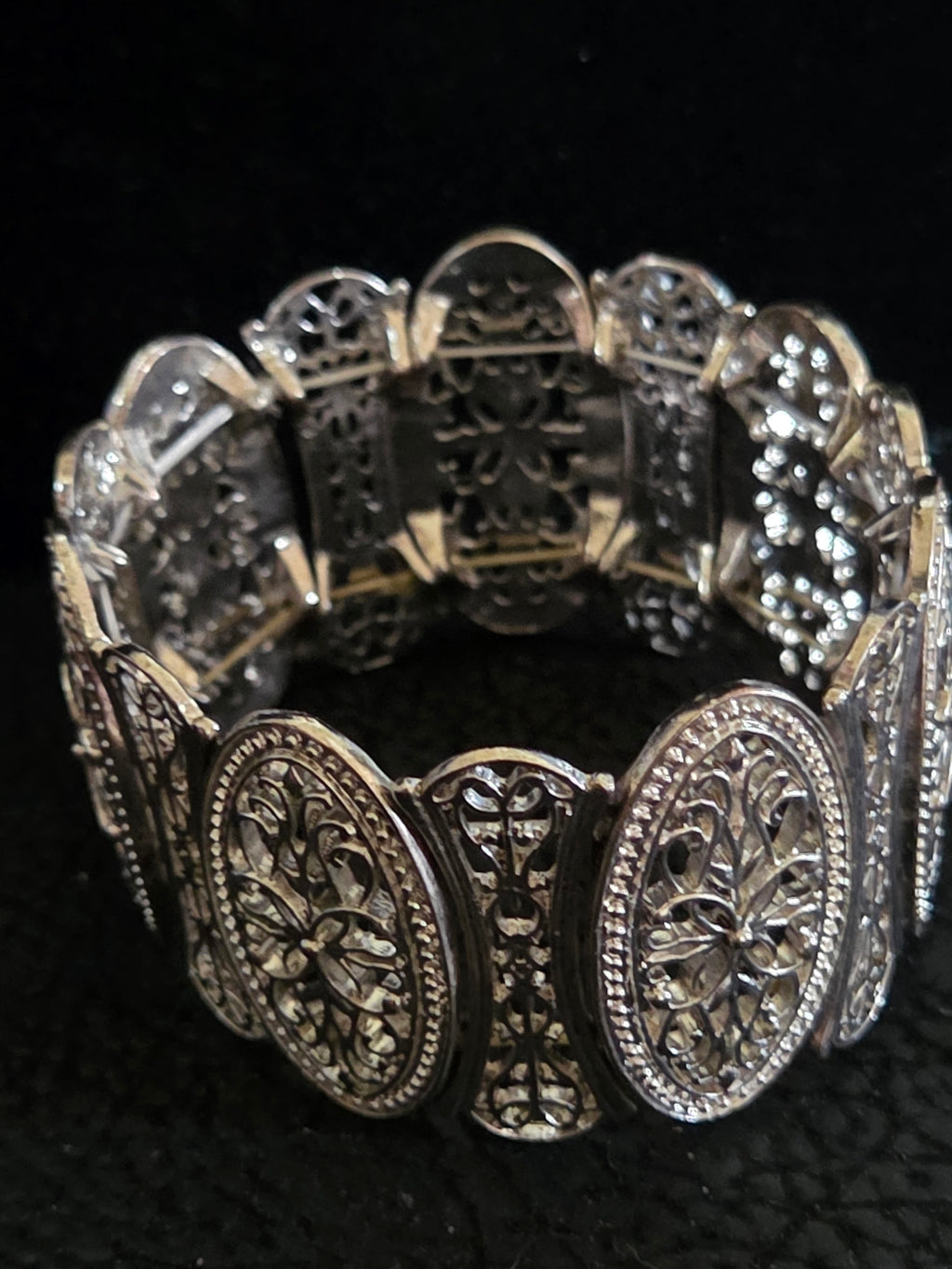 Vintage Filigree Stretch Bracelet – Easy On/Off, Intricate Design
