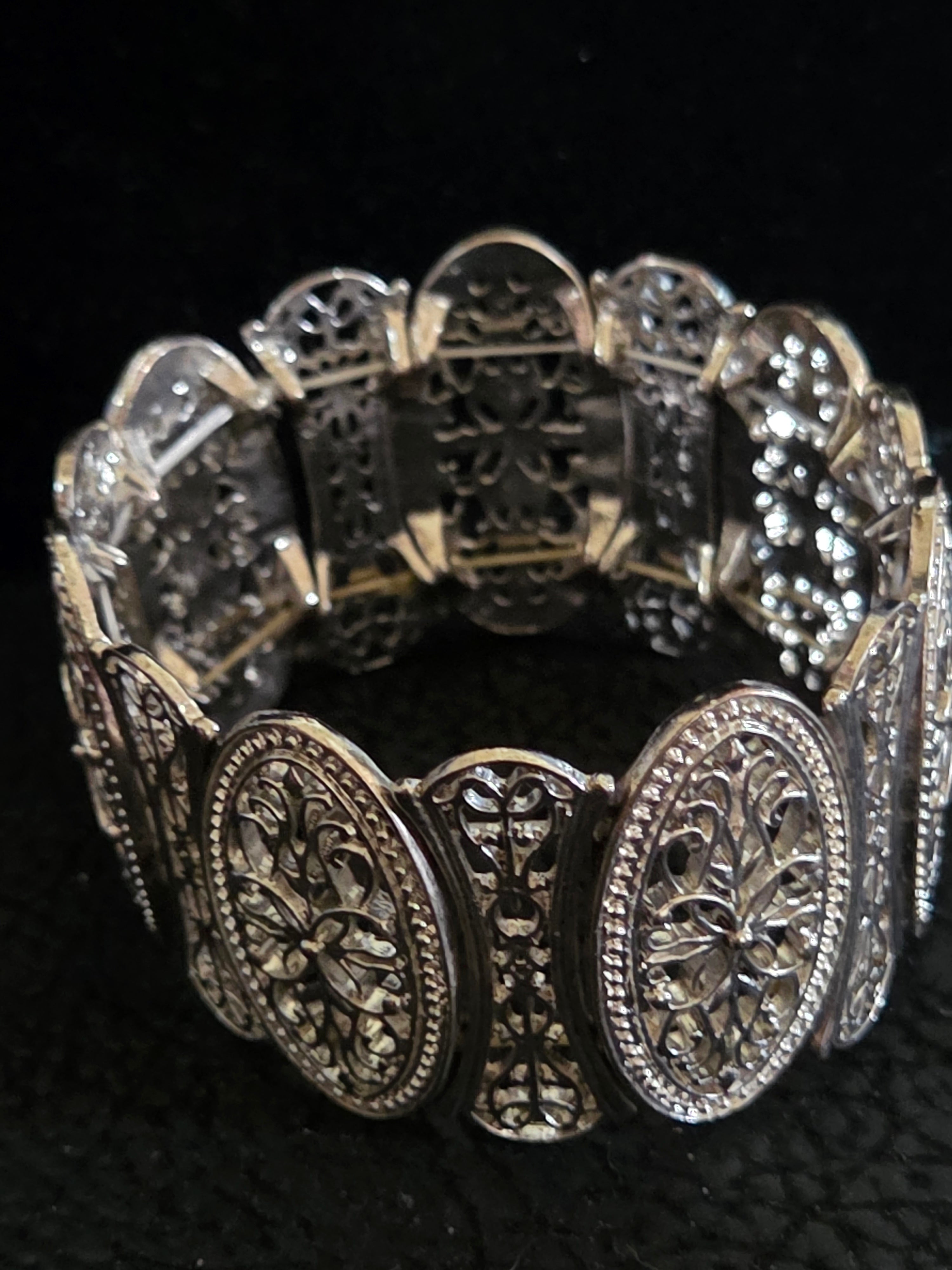 Vintage Filigree Stretch Bracelet – Easy On/Off, Intricate Design